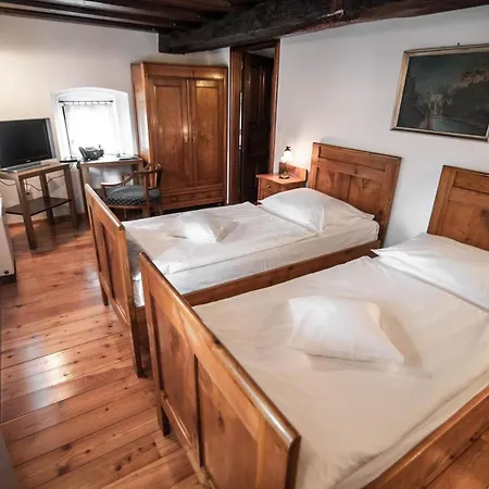 Hotel Dvor Jezersek Brnik