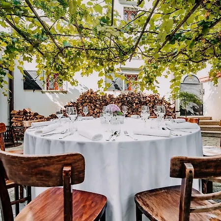 Dvor Jezersek Brnik Hotel 3*