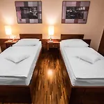 Dvor Jezersek Brnik 3* سيركلجي نا جورينجسكيم