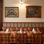 Dvor Jezersek Brnik 3*