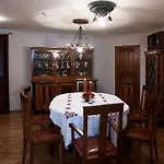 Dvor Jezersek Brnik 3*