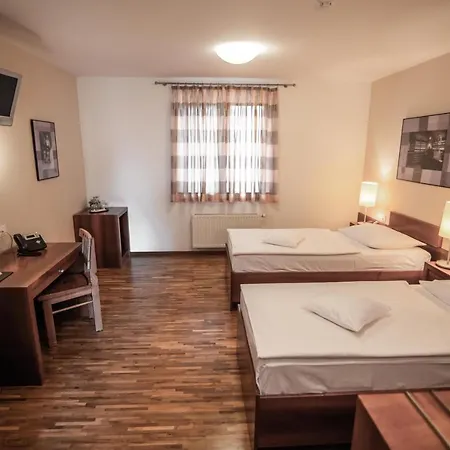 Dvor Jezersek Brnik Cerklje na Gorenjskem