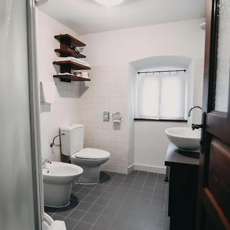 Dvor Jezersek Brnik Hotel