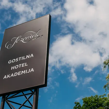 Dvor Jezersek Brnik 3* Cerklje na Gorenjskem