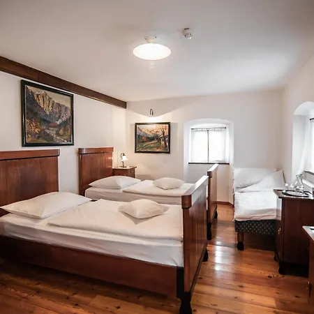 Hotel Dvor Jezersek Brnik