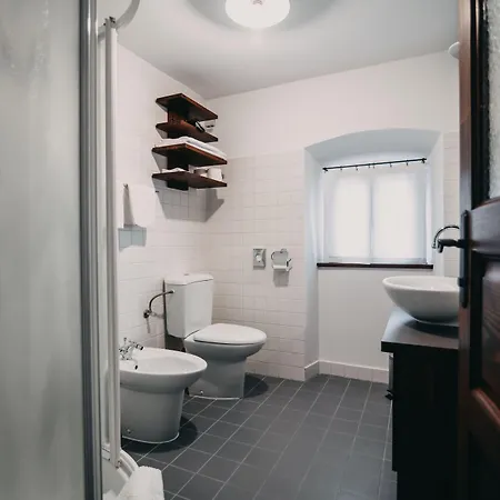 Dvor Jezersek Brnik Hotel