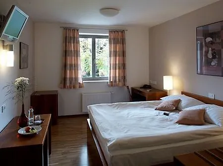 Hotel Dvor Jezersek Brnik