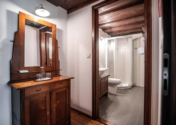 Dvor Jezersek Brnik ホテル