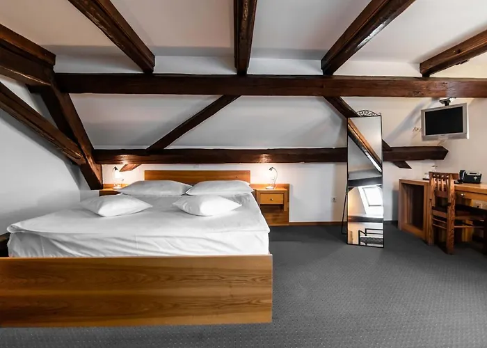 Hotel Dvor Jezersek Brnik