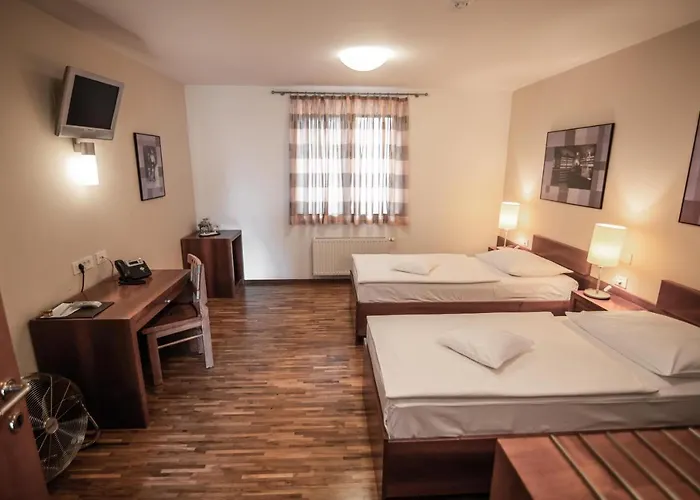 Dvor Jezersek Brnik ツェルクニェ・ナ・ゴレニスケム