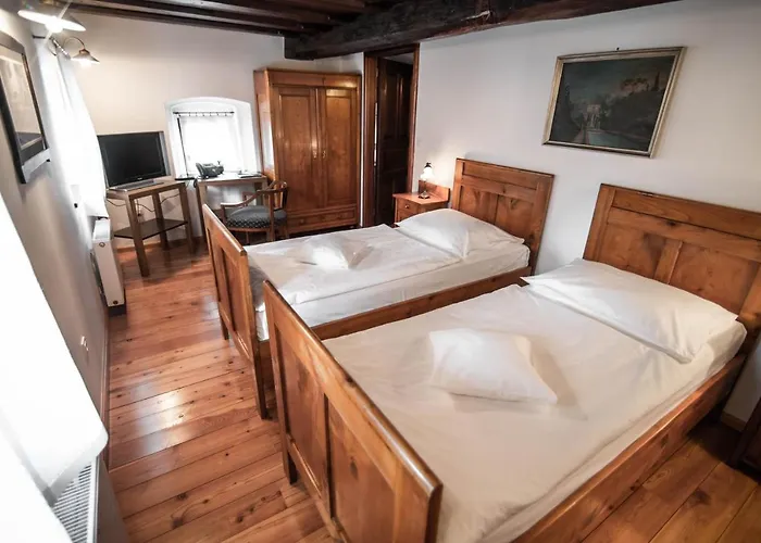 Hotel Dvor Jezersek Brnik