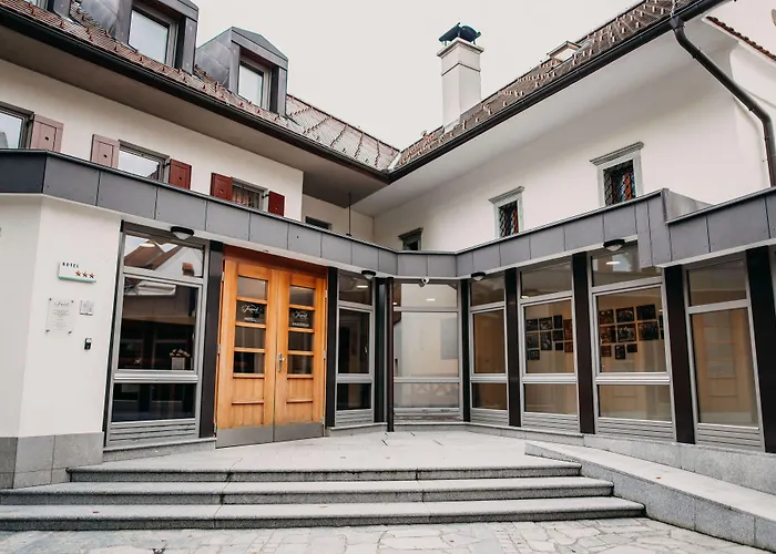 Hotel Dvor Jezersek Brnik Cerklje na Gorenjskem