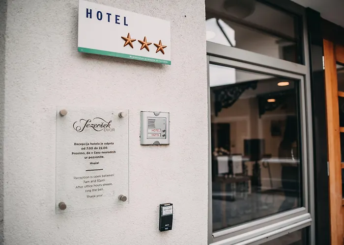 Dvor Jezersek Brnik Hotel