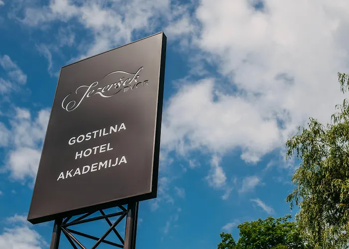 Dvor Jezersek Brnik 3* ツェルクニェ・ナ・ゴレニスケム