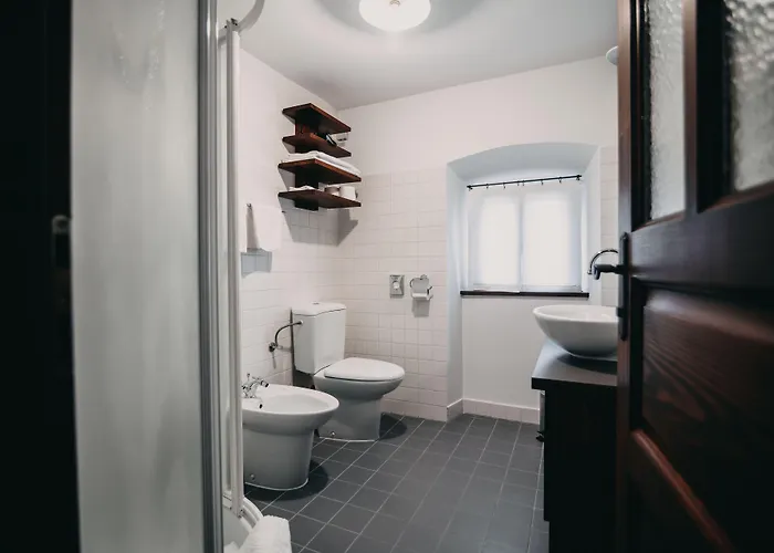 Dvor Jezersek Brnik Hotel