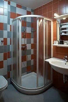 Hotel Dvor Jezersek Brnik