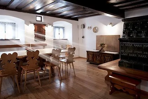 Hotel Dvor Jezersek Brnik 3*