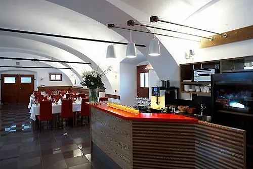 Dvor Jezersek Brnik ツェルクニェ・ナ・ゴレニスケム