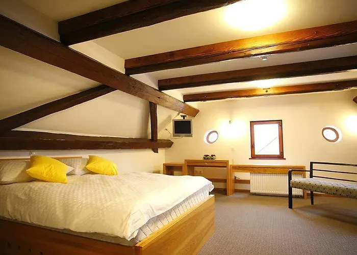 Hotel Dvor Jezersek Brnik