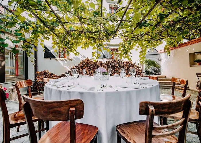 Dvor Jezersek Brnik Hotel 3*