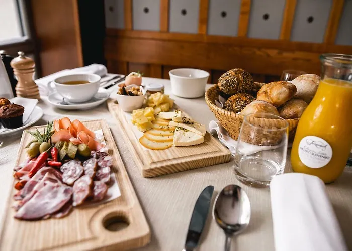 Dvor Jezersek Brnik Hotel 3*