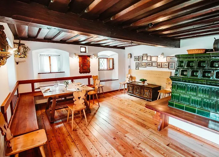 Hotel Dvor Jezersek Brnik 3*