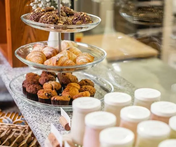 Dvor Jezersek Brnik ツェルクニェ・ナ・ゴレニスケム